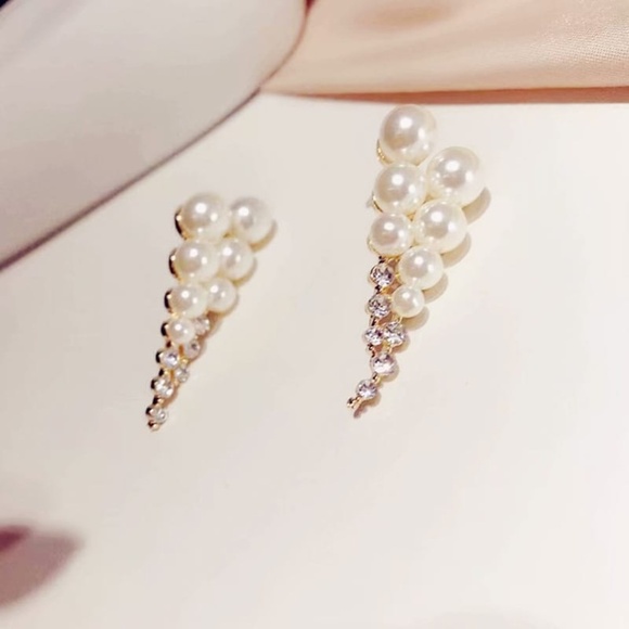 **CHARLINE* Pearl x Rhinestone Fashion Earrings - Picture 3 of 5